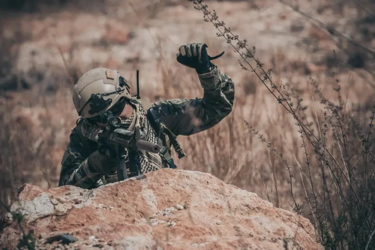 soldat tranchée guerre