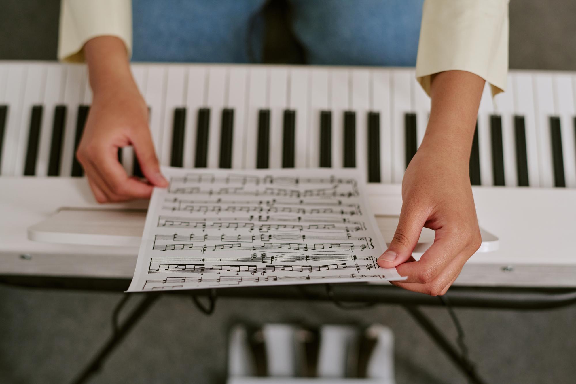 Quels morceaux de piano choisir quand on est débutant ?