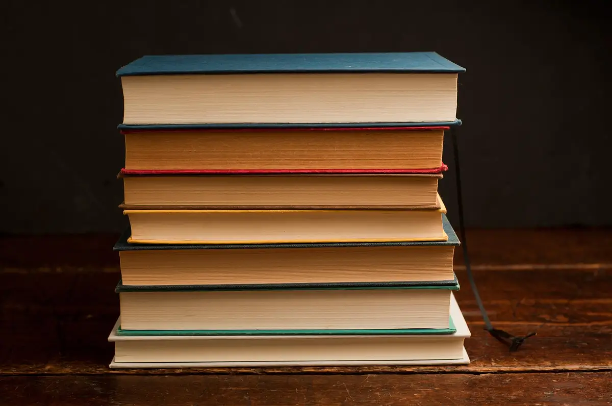 pile de livres classiques