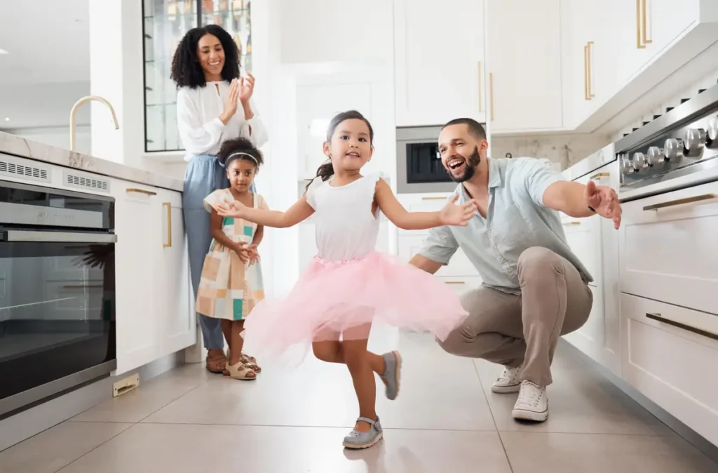 famille danse salon